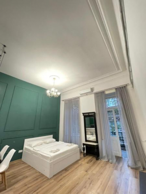Downtown Room